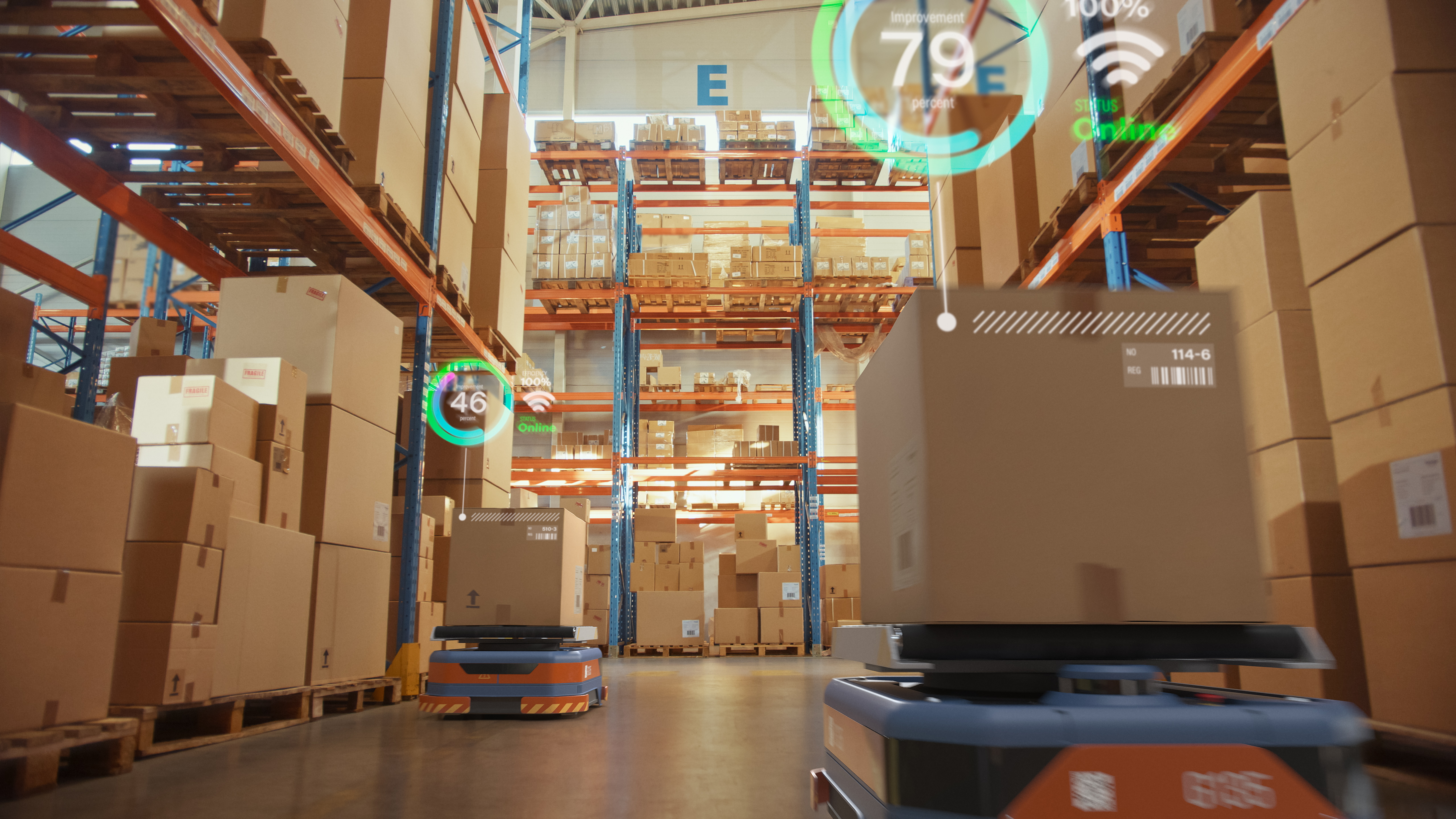 automated warehouse robotics med infografikk som leverer pappesker